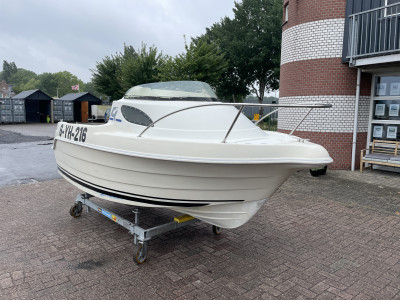 Quicksilver 420 Cabin