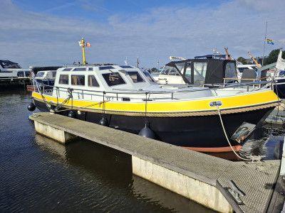 Dutch tender 32 Pilothouse