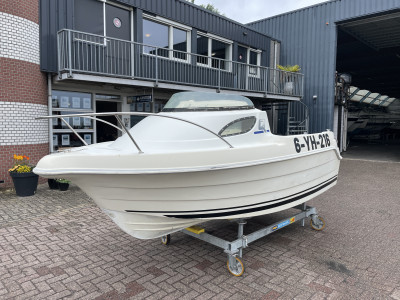 Quicksilver 420 Cabin