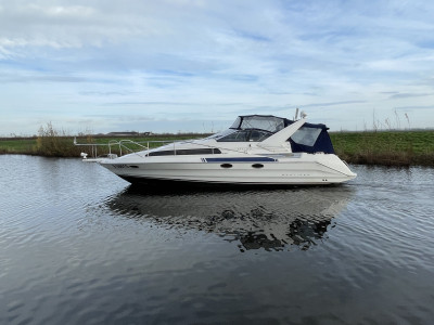 Bayliner 3555 Aventi pont solaire 