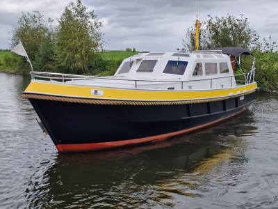 Dutch tender 32 Pilothouse