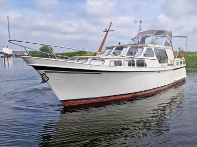 Very spacious Middelzee cruiser