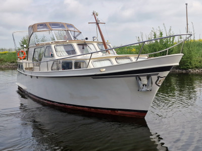 Very spacious Middelzee cruiser